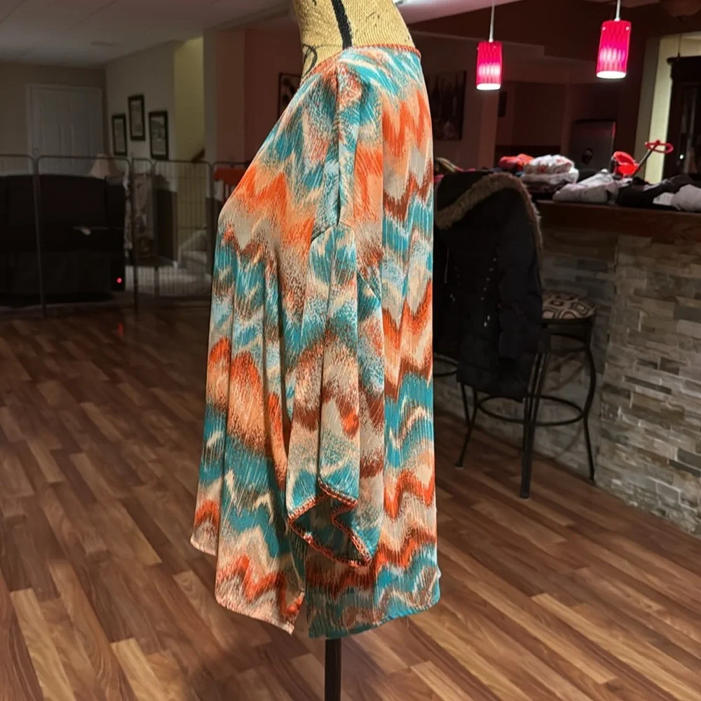 Size medium sheer v neck “beach vibes” top - Picture 3 of 4